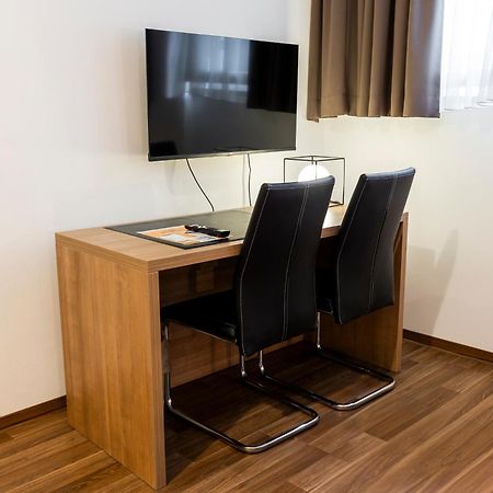 Orange Hotel Und Apartments Ной-Ульм Екстер'єр фото
