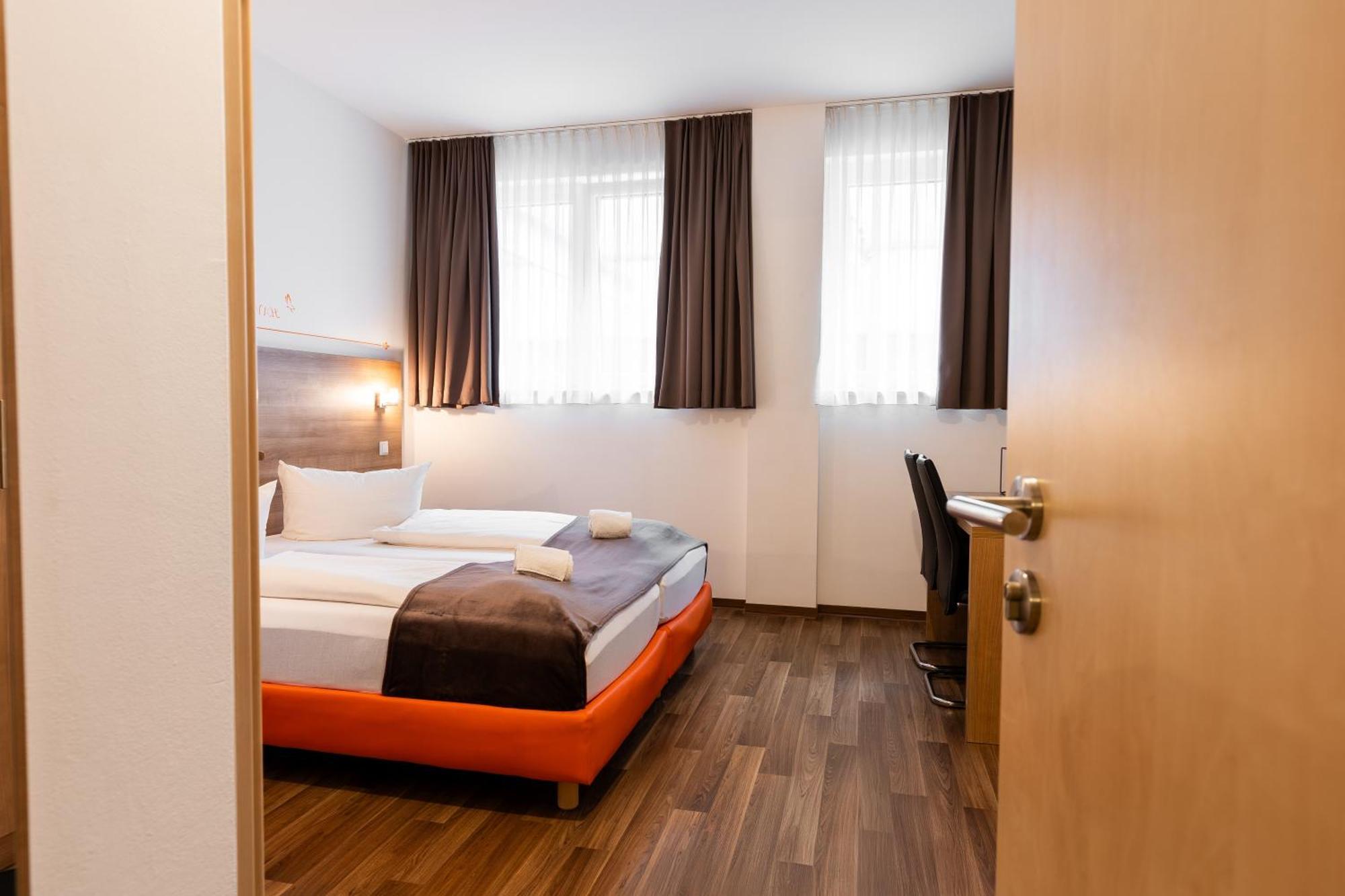 Orange Hotel Und Apartments Ной-Ульм Екстер'єр фото